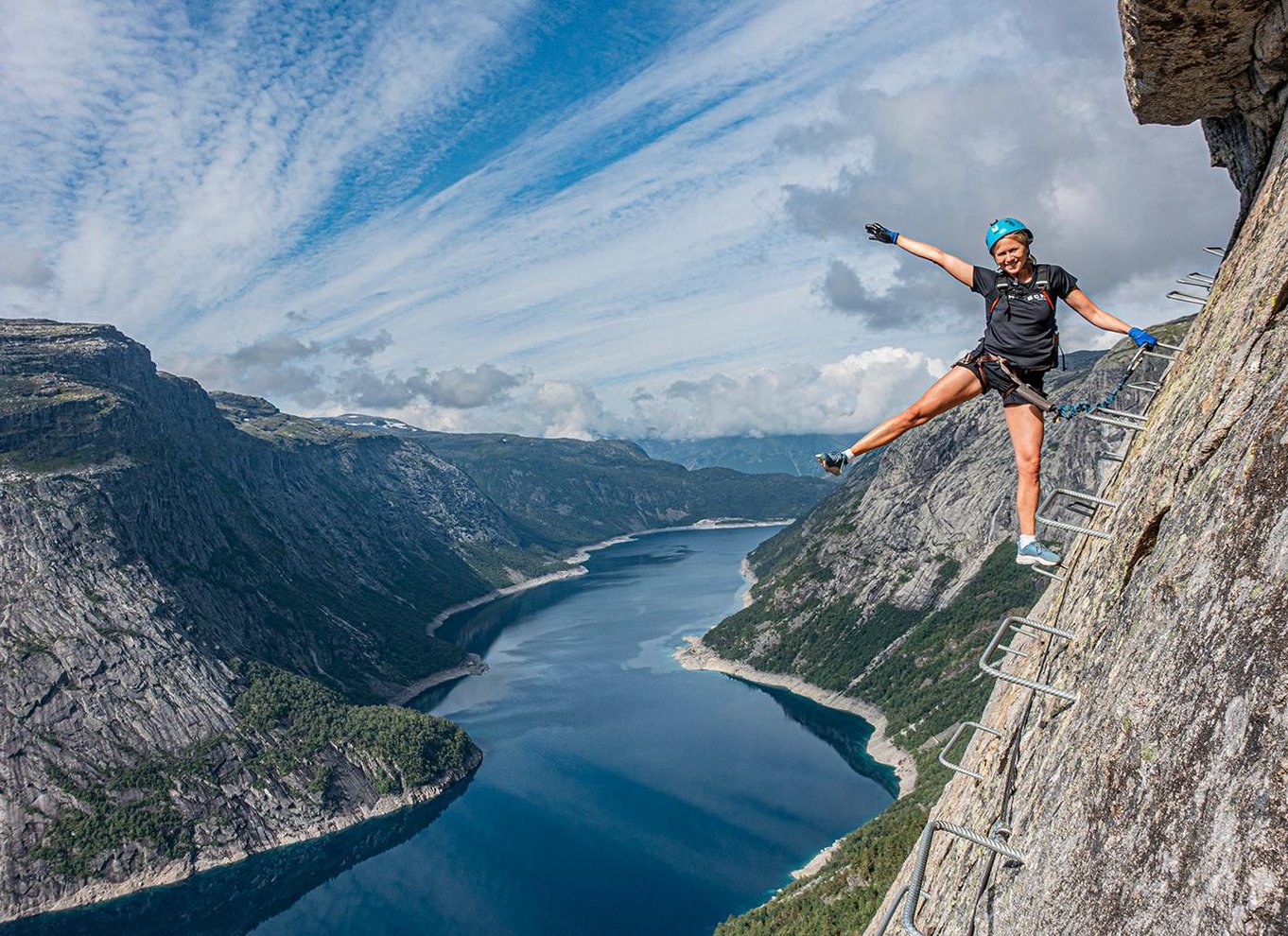 Odda: Heldagstur til Trolltunga med vandring og klatring