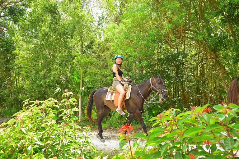 Cancun : Circuit étonnant à cheval, cenote, tyrolienne et quadQuad simple au départ de Cancun