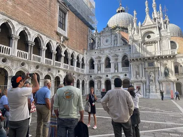 Venedig: Dogenpalast VIP Tour mit Zugang am Morgen und Abend