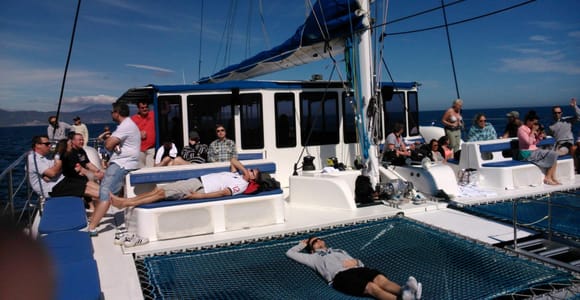 Barcelona: AFTERWORK Catamaran Cruise w/ Music & Drinks