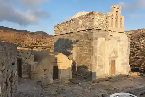 Sikinos : Église d'Episkopi, dégustation de vin et excursion au coucher du soleil