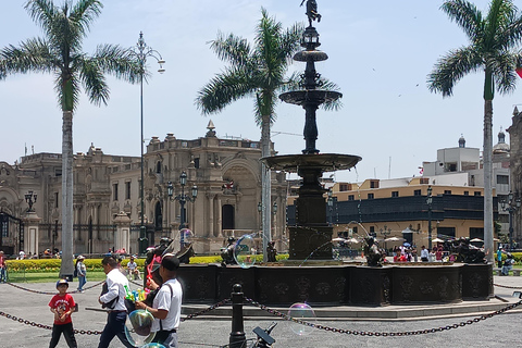 Lima : visite guidée du centre historique en vélo électriqueVisite de Lima : Découvrez le centre historique de Lima à vélo électrique et dégustation culinaire
