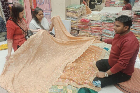 Delhi: Recorrido por la Ruta Textil con Interacción con ArtesanosCoste del tour de medio día