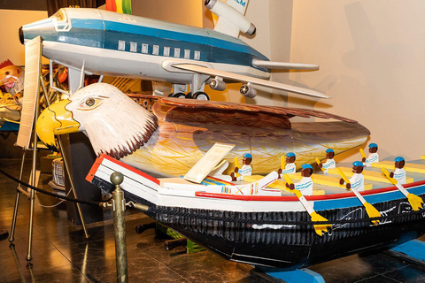 Accra Walking Tour: Artwork, Fantasy coffins & Beach bars