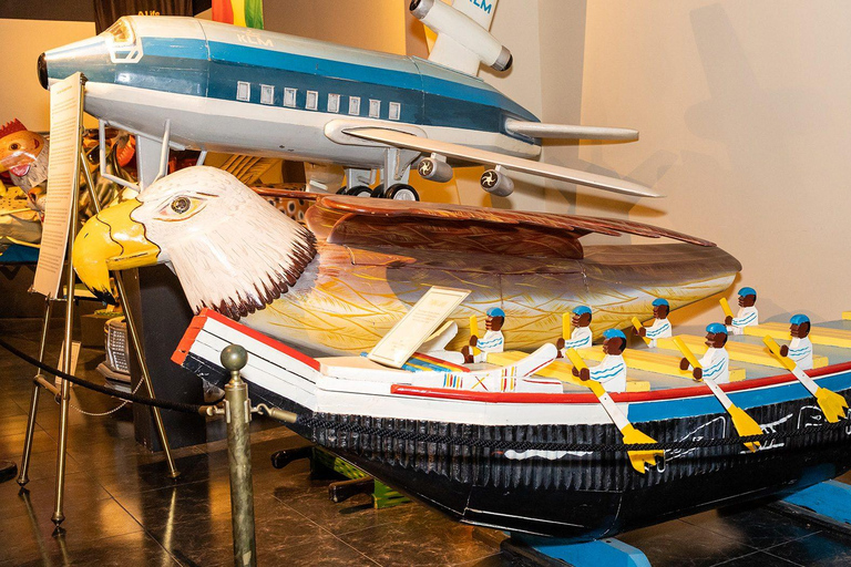 Accra Walking Tour: Artwork, Fantasy coffins & Beach bars