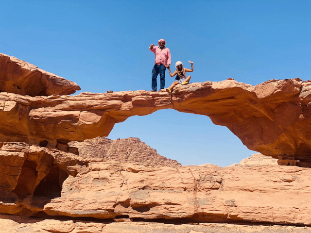 Wadi Rum woestijn: Halfdaagse tour per jeep (ochtend of zonsondergang)