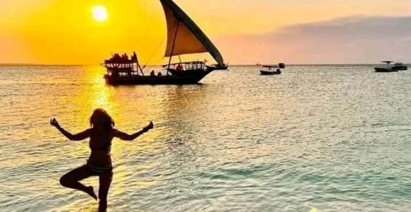 Nungwi/Kendwa: Sunset Dhow Cruise with Traditional music