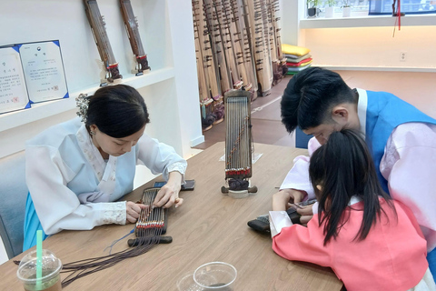 Seoul: Mini Gayageum Workshop with Bukchon Views Premium : DIY Mini Gayageum + Authentic Master Lesson