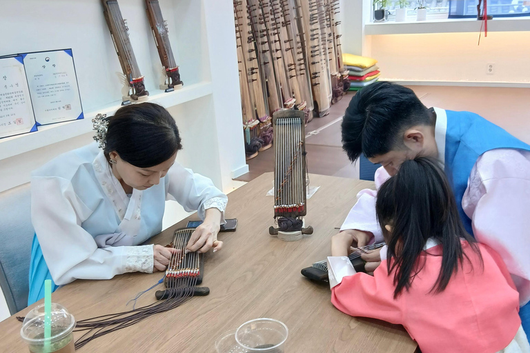 Seoul: Mini Gayageum Workshop with Bukchon Views Premium : DIY Mini Gayageum + Authentic Master Lesson