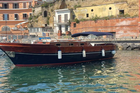 Naples: Posillipo Coast Boat Tour with Aperitif