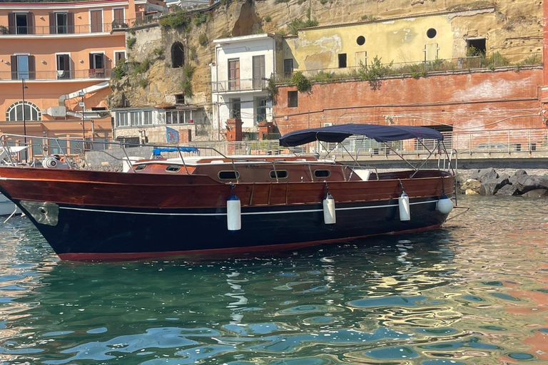 Naples: Posillipo Coast Boat Tour with Aperitif