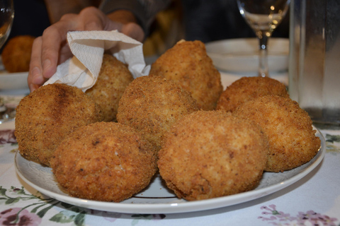 Catania: Sicilian Cooking Class with Wine and Appetizers