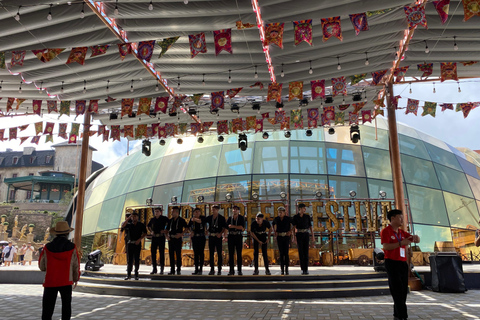 Bà Nà Hills: Highlights Tour with Guide and Cable Car Ride Group Tour to Bana hills with good English speaking guide