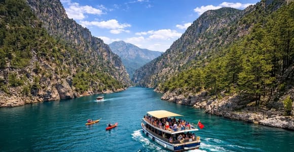 From Alanya/Side: Green Canyon Boat Trip with Lunch & Drinks