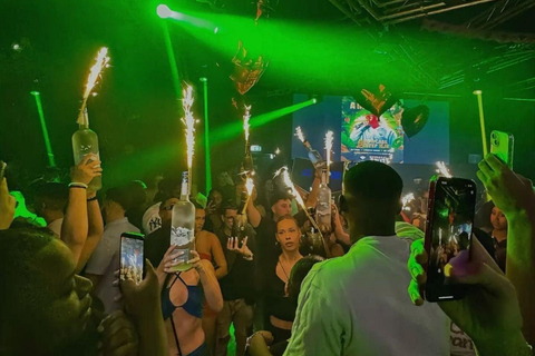 Barcelona: Pubcrawl with VIP Entry to Rooftops and Nightclub