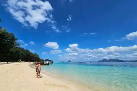 Koh Lanta: 4 Islands Tour by Speedboat with Snorkeling