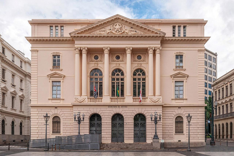 São Paulo: Haunted Center Walking Tour (Guide + Photo Shoot)