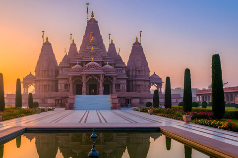 New Delhi: Akshardham Temple Tour + Water Light Show Akshardham Water & Light Show with Car+Guide+Tickets+Dinner