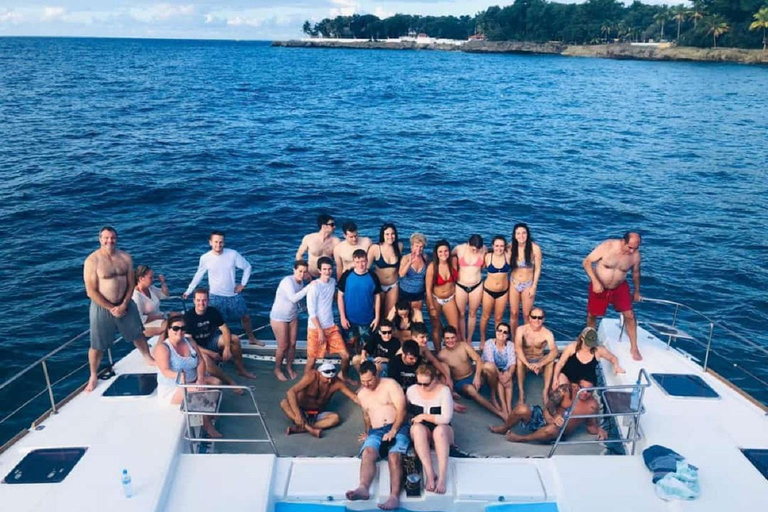 Puerto Plata: Catamaran Party with Snorkeling and Open Bar