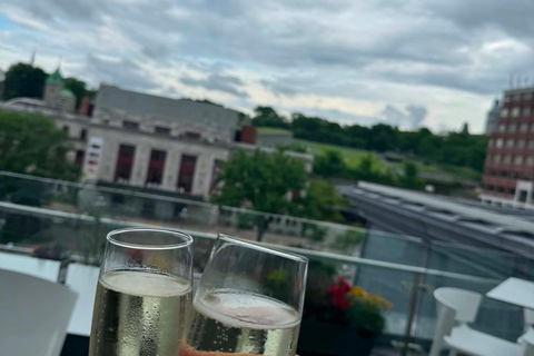 Quebec City: Guided Walking Tour with Rooftop Wine