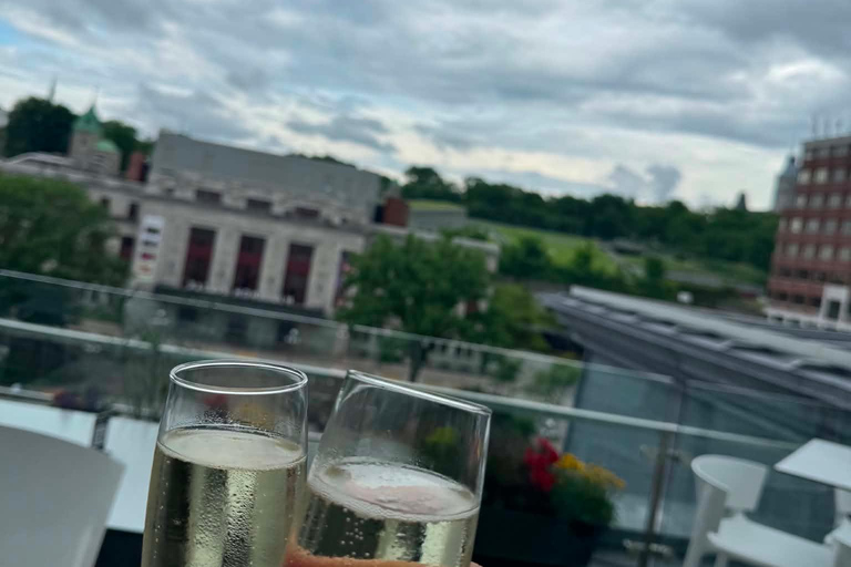Quebec City: Guided Walking Tour with Rooftop Wine