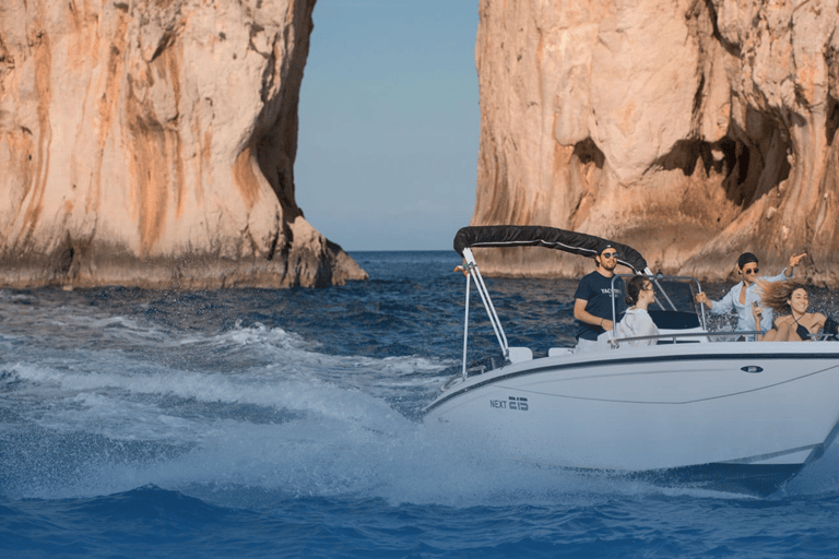 Nápoles: Inolvidable paseo en barco entre el Mar y la Historia