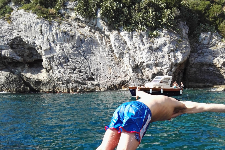 Sorrento: Boat Tour with Swimming Stops and Drinks