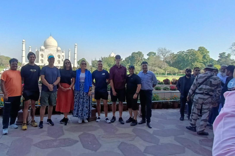 أغرا: جولة إرشادية لزيارة تاج محل والضريح مع خدمة تخطي الطابورجولة تاج محل الشاملة مع مرشد من أغرا