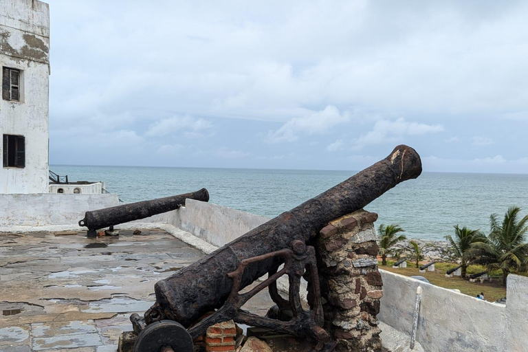 Accra: Cape Coast & Elmina Castles & Assin Manso Guided Tour