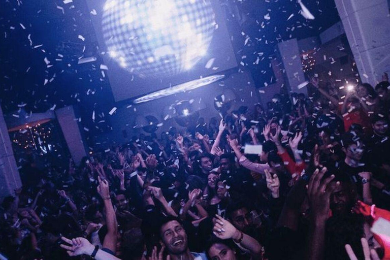 蓬塔卡纳：独家屋顶酒吧与秘境俱乐部的邂逅之夜蓬塔卡纳：在独家屋顶酒吧与秘密俱乐部度过一夜