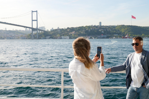 Istanbul: Bosphorus Cruise with Late Lunch and Scenic Views