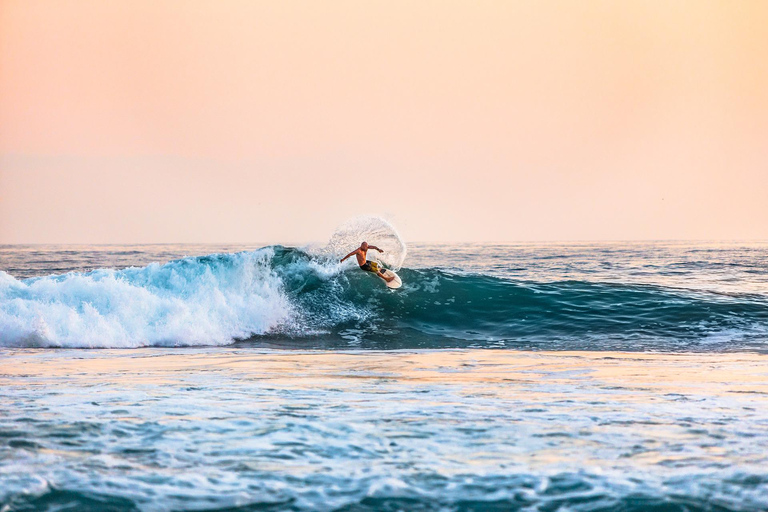 Stranden i Jaco Surfing i Costa Rica - Alla nivåer och åldrar