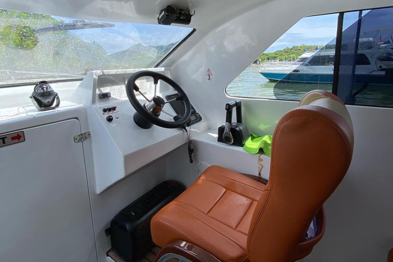 Labuan Bajo: Komodo Tour by Speedboat & Wooden Boat