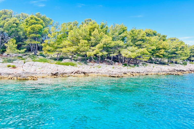 Ze Splitu/Trogiru: Błękitna Laguna i 2 wyspy - pół dnia prywatnieZe Splitu: prywatna półdniowa wycieczka do Błękitnej Laguny i Šolta Nečujam