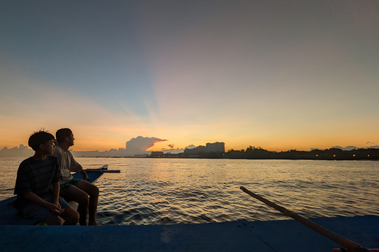 Cebu: Mactan Sunset Panga Boat Cruise with Drinks Cebu: Mactan Golden Hour Panga Cruise with Drinks