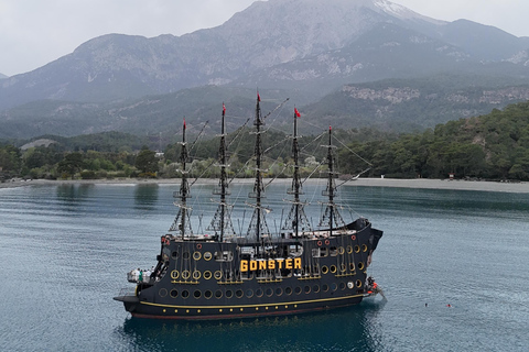 Gonster: gita in barca dei pirati all-inclusive con trasferimentoTour in barca dei pirati tutto compreso con incontro al porto di Kemer