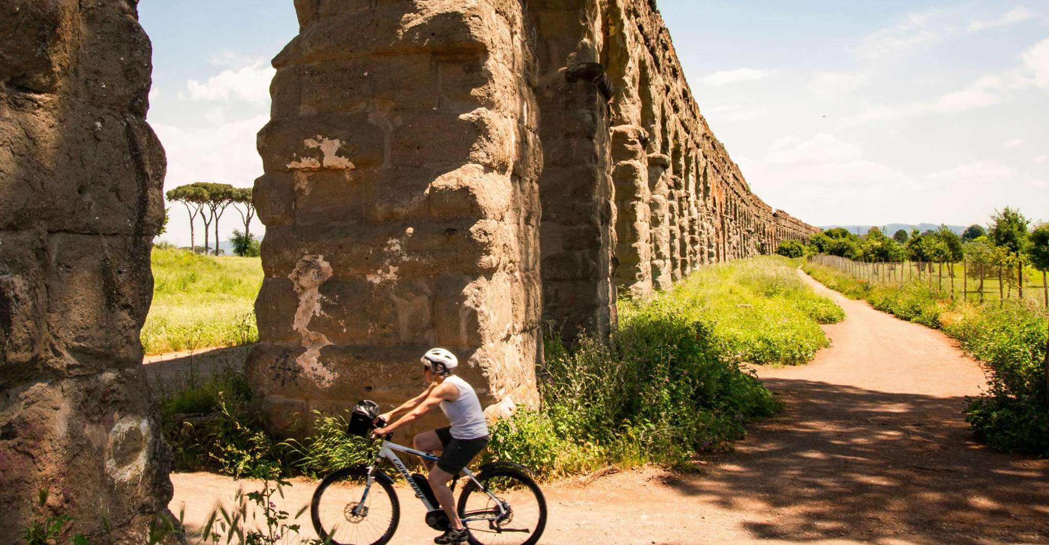 Roma, Apian Way, Aqueducts y Catacombs Tour guiado de bicicleta electrónica - Housity