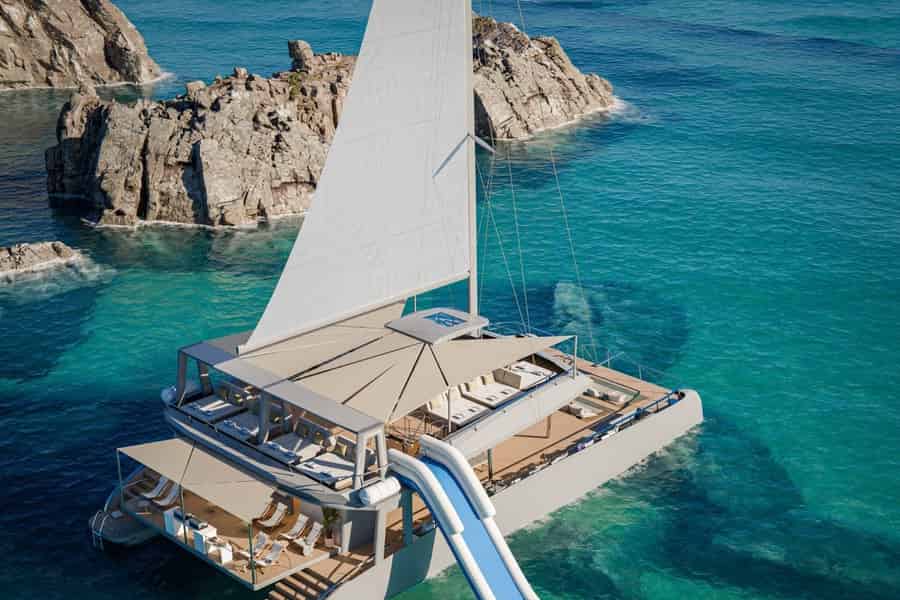Mallorca: Premium-Katamaran-Tagesausflug mit Grill, Schwimmstopp und VIP-Bereich (optional). Foto: GetYourGuide