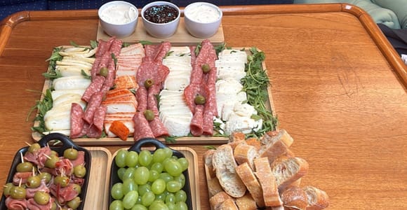 Lisbon: Tagus River Brunch & Sailing Yacht Experience