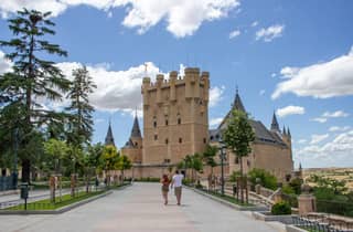 Ab Madrid: Tagestour nach Segovia, Ávila & Toledo mit Mittagessen & Ticket