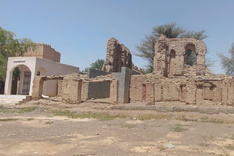 Muscat: Visit Sinaw Market, Izki Village, & Jarnan Cave Tour