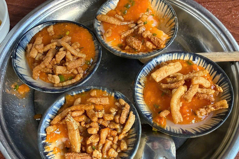 Hoi An: Guided Evening Food Tour w/ Lantern and River Boat