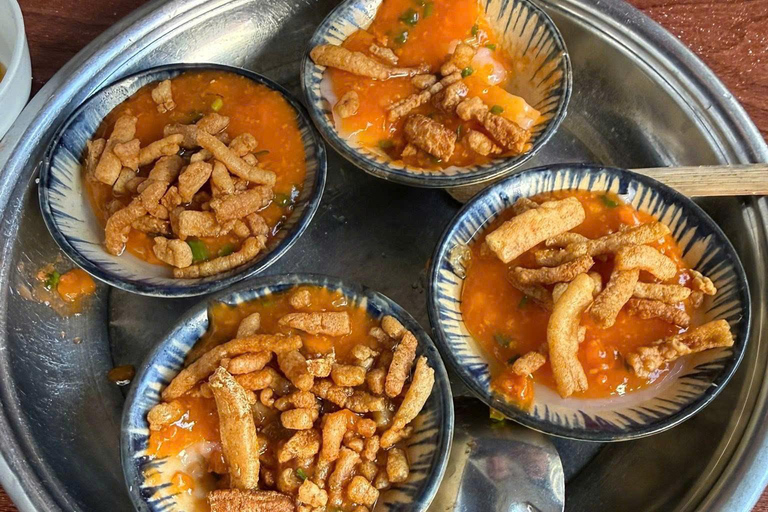 Hoi An: Guided Evening Food Tour w/ Lantern and River Boat