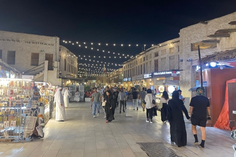Doha: Tour nocturno de la ciudad con paseo en barco dhow tradicionalDoha: Tour nocturno de la ciudad con dhow tradicional