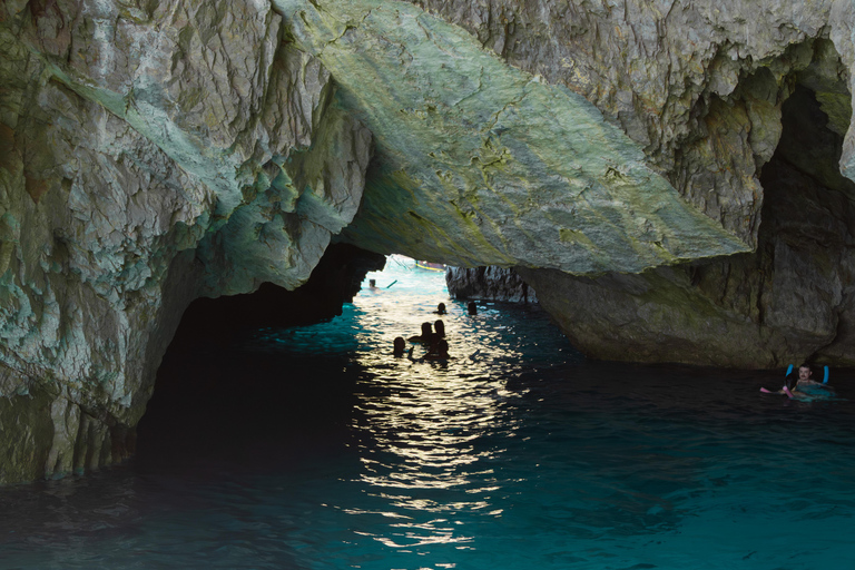 Sorrento: Capri Boat Tour with Drinks - Under 30 Experience Tour in English and Italian