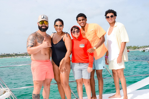 PuntaCana: Private Luxury Family BoatCruise with snorkelling