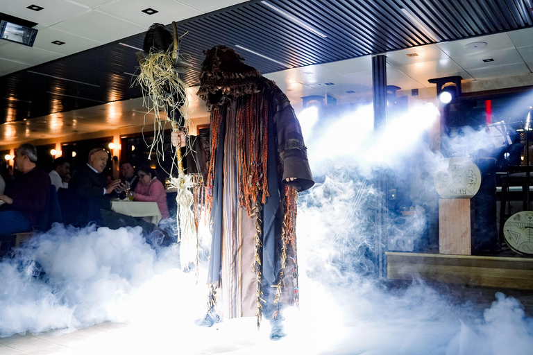 Istanbul: Luxury Dinner Cruise Pickup Include Menu + Soft drinks + Meeting point