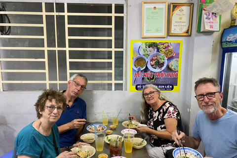 Ho Chi Minh matupplevelse med scooter och lokal guideMat-turné