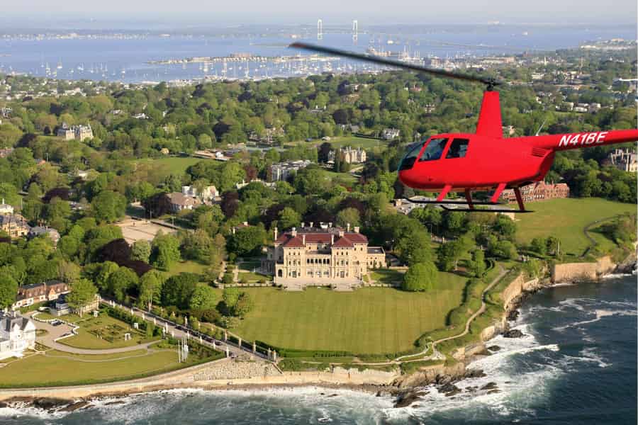 Newport: Hubschrauber-Tour über Villen für bis zu 3 Personen. Foto: GetYourGuide