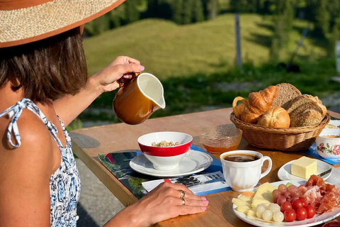 Interlaken: Farm Tour with Swiss Breakfast & Cheese Making
